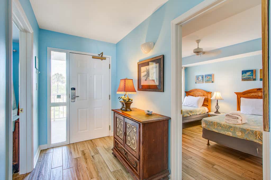 Oceanfront, first-floor villa w/large balcony & shared pool - near the beach