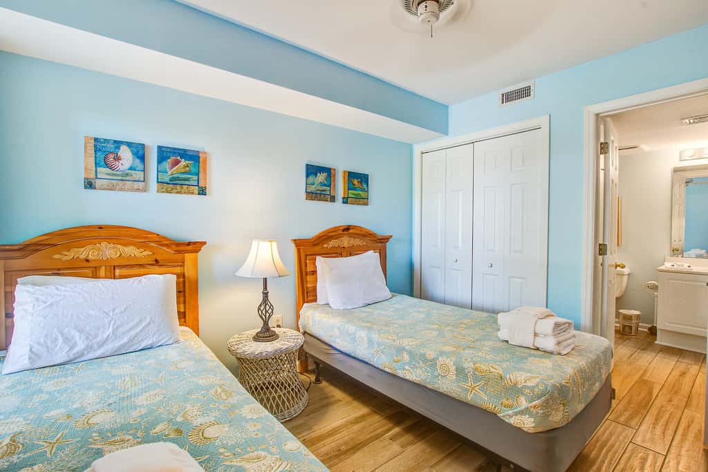 Oceanfront, first-floor villa w/large balcony & shared pool - near the beach
