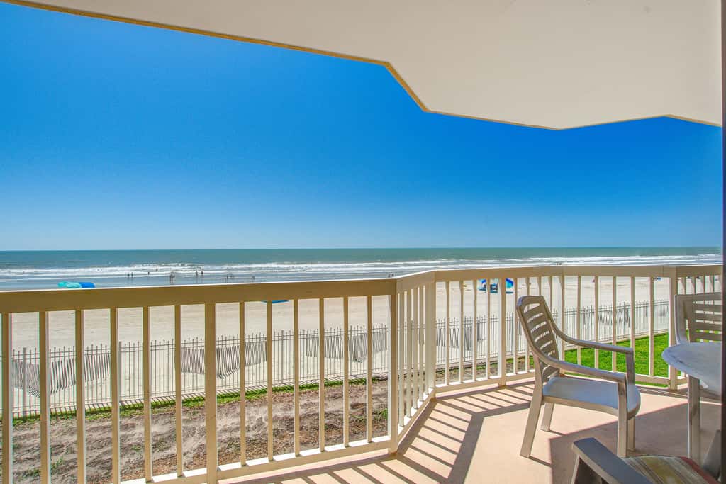 Oceanfront, first-floor villa w/large balcony & shared pool - near the beach