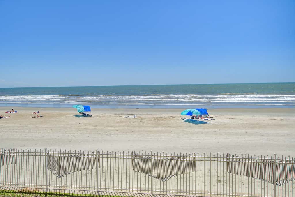 Oceanfront, first-floor villa w/large balcony & shared pool - near the beach