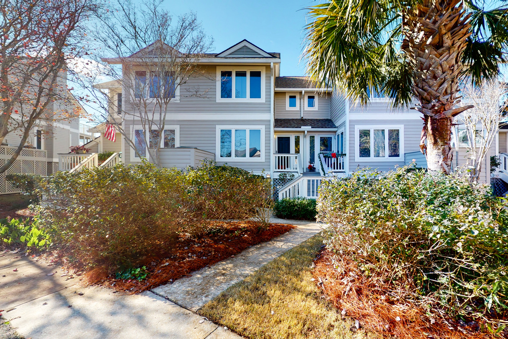 30-Day Marshfront Rental Condo w/Amazing Views, 2 Porches, Laundry & Shared Pool