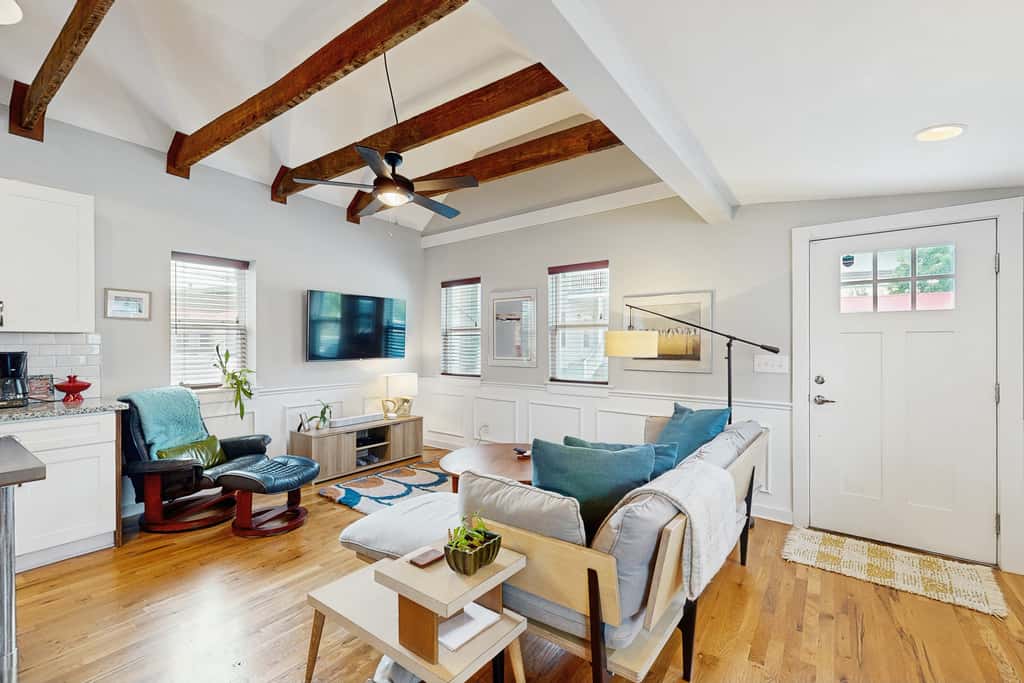 Sleek Cottage - High-Speed WiFi, Central AC, Private Deck - Walk to Restaurants