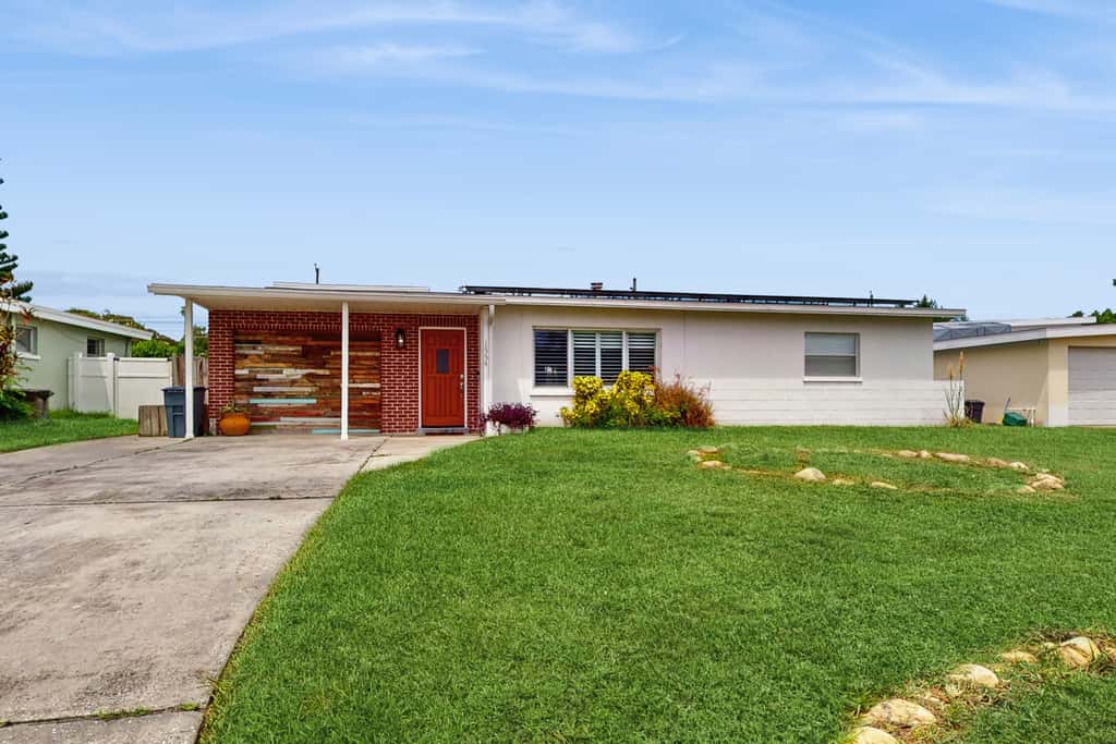 Spacious family friendly pool home with hot tub and game room near Gulf beaches