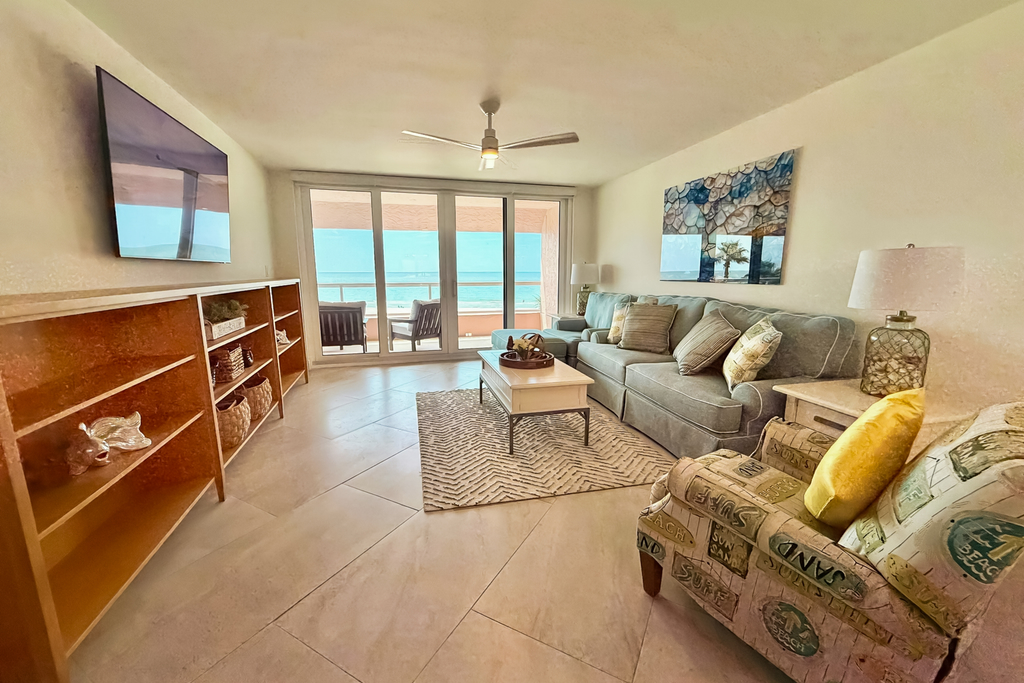 Gulf front condo with amazing views WD resort amenities pool and hot tub