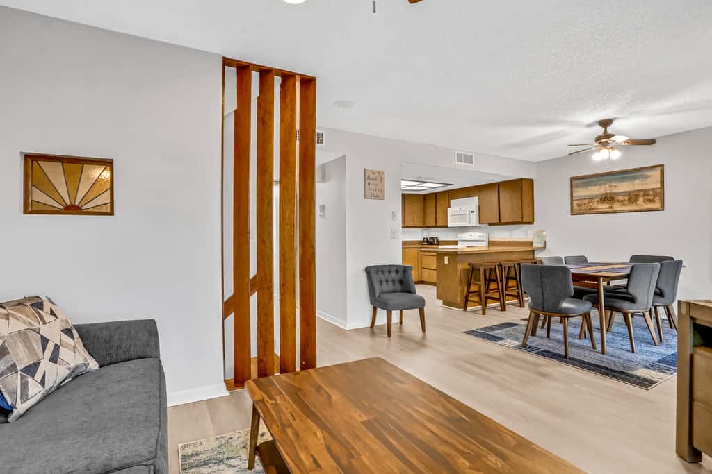 Charming Gulf front condo w/ balcony full kitchen central AC and WD