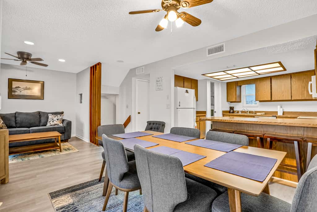 Charming Gulf front condo w/ balcony full kitchen central AC and WD