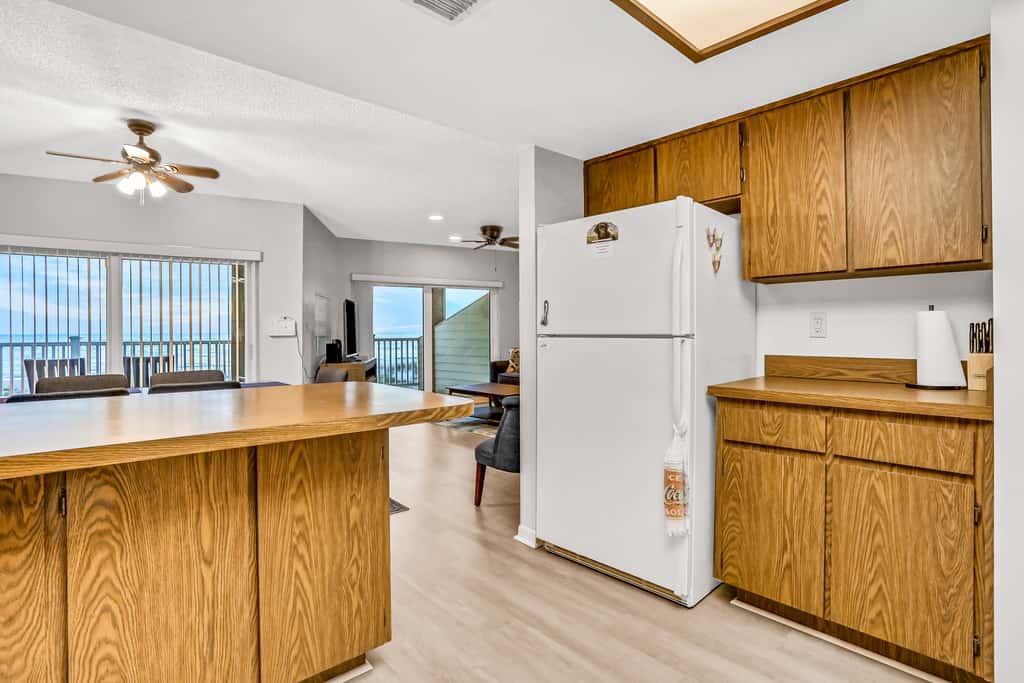 Charming Gulf front condo w/ balcony full kitchen central AC and WD