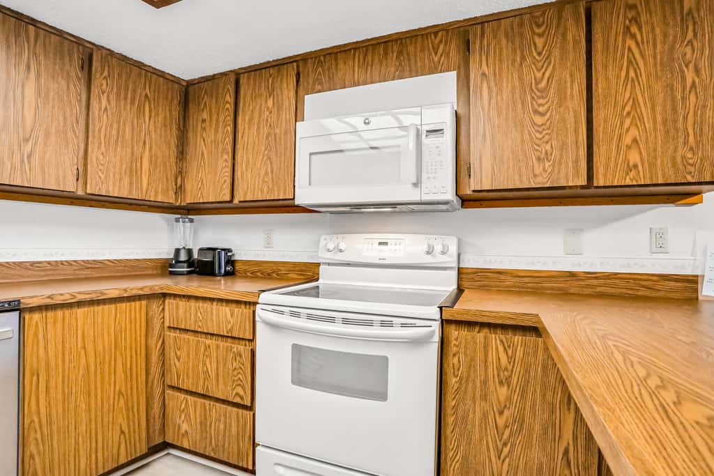 Charming Gulf front condo w/ balcony full kitchen central AC and WD