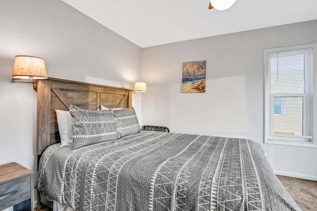 Charming Gulf front condo w/ balcony full kitchen central AC and WD