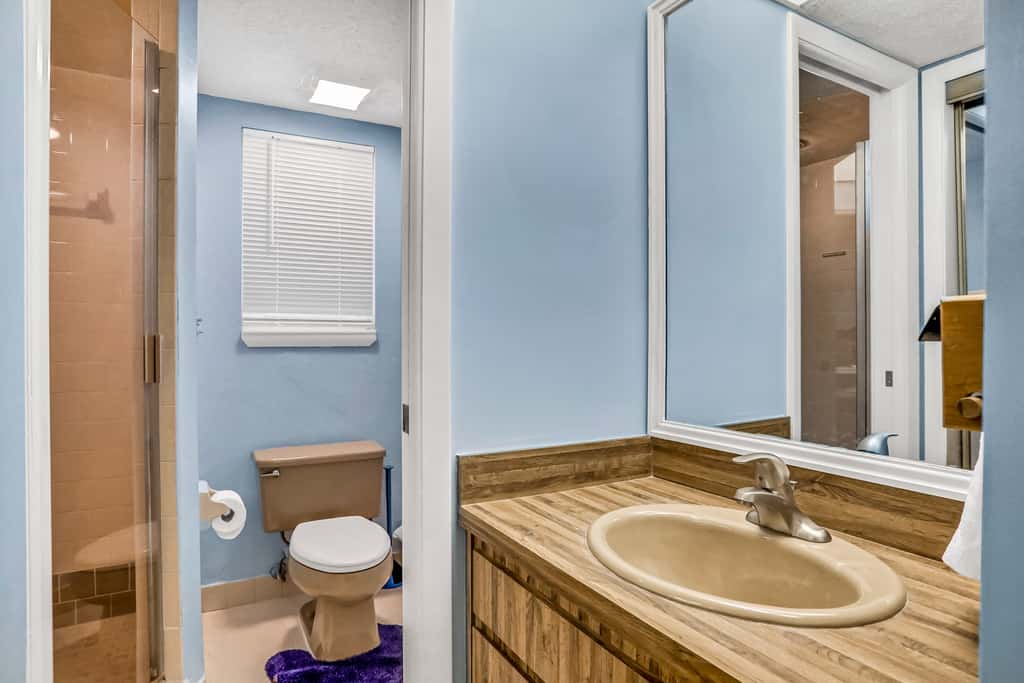 Charming Gulf front condo w/ balcony full kitchen central AC and WD