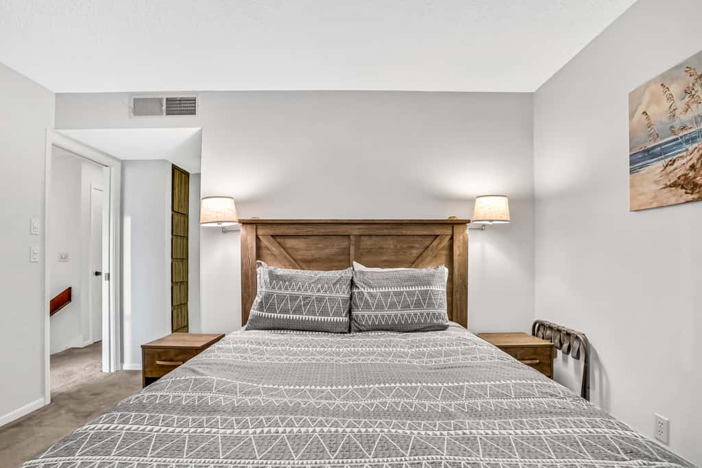 Charming Gulf front condo w/ balcony full kitchen central AC and WD