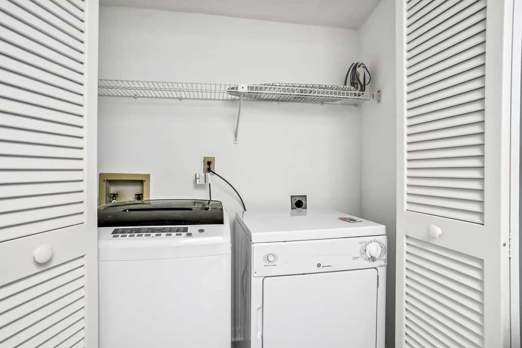 Charming Gulf front condo w/ balcony full kitchen central AC and WD