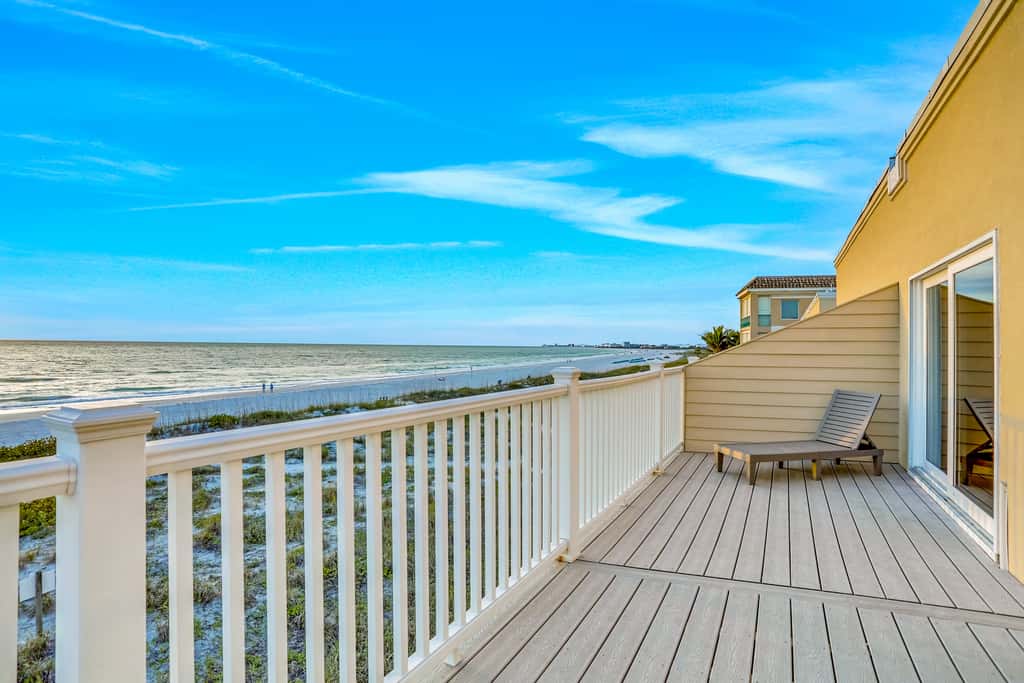 Charming Gulf front condo w/ balcony full kitchen central AC and WD