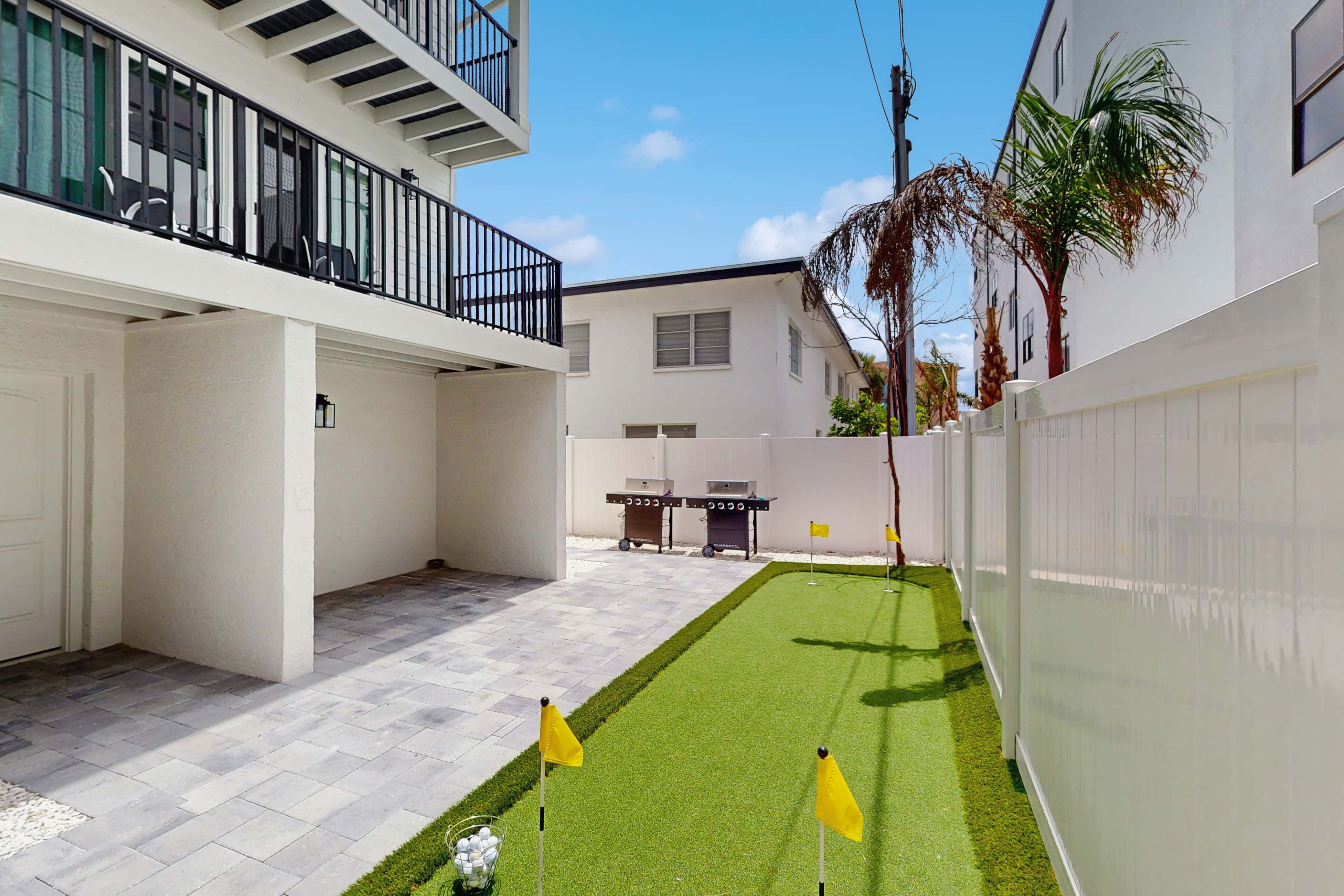 Spacious and dog friendly close to the Gulf and beaches AC WIFI and WD