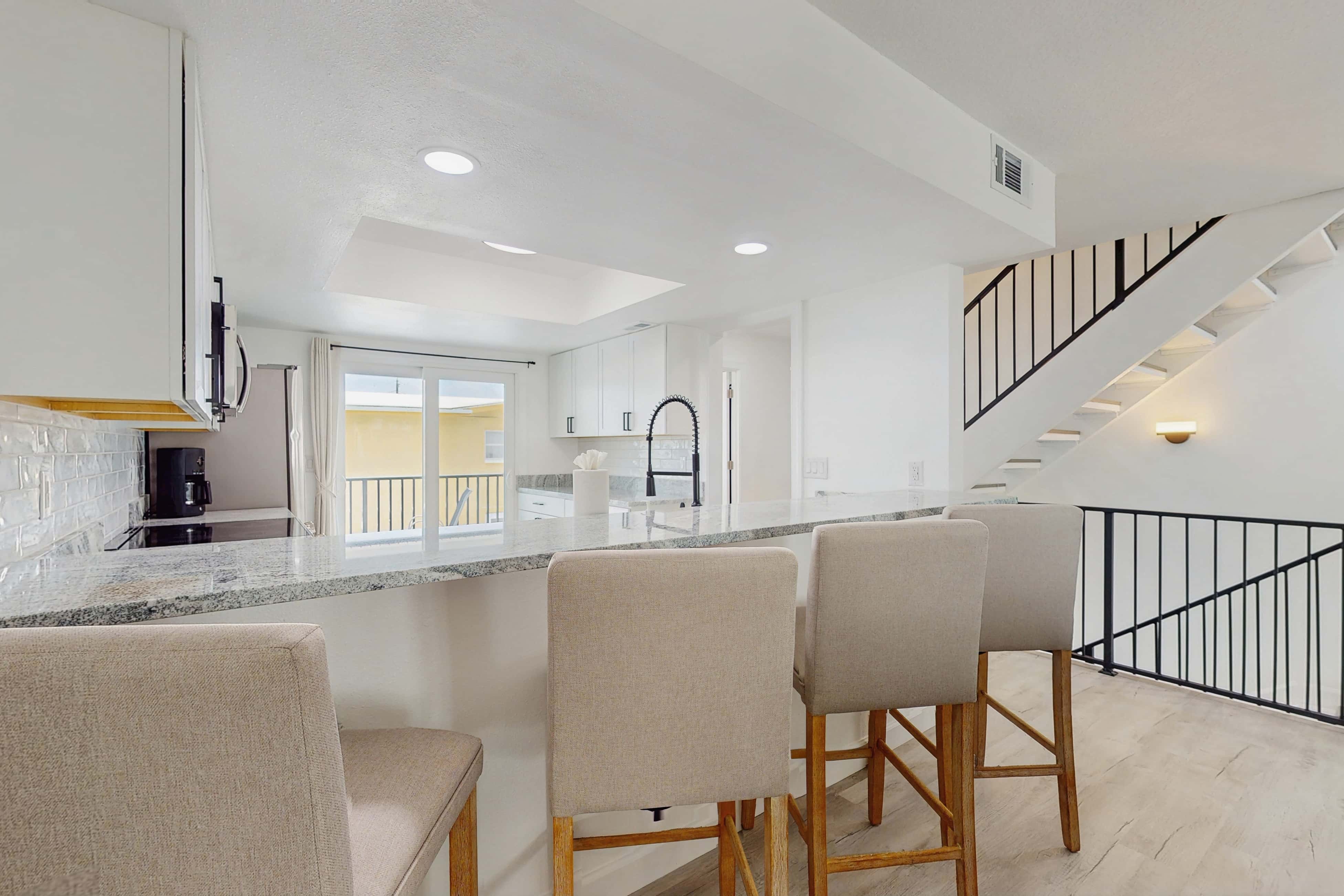 Spacious and dog friendly close to the Gulf and beaches AC WIFI and WD