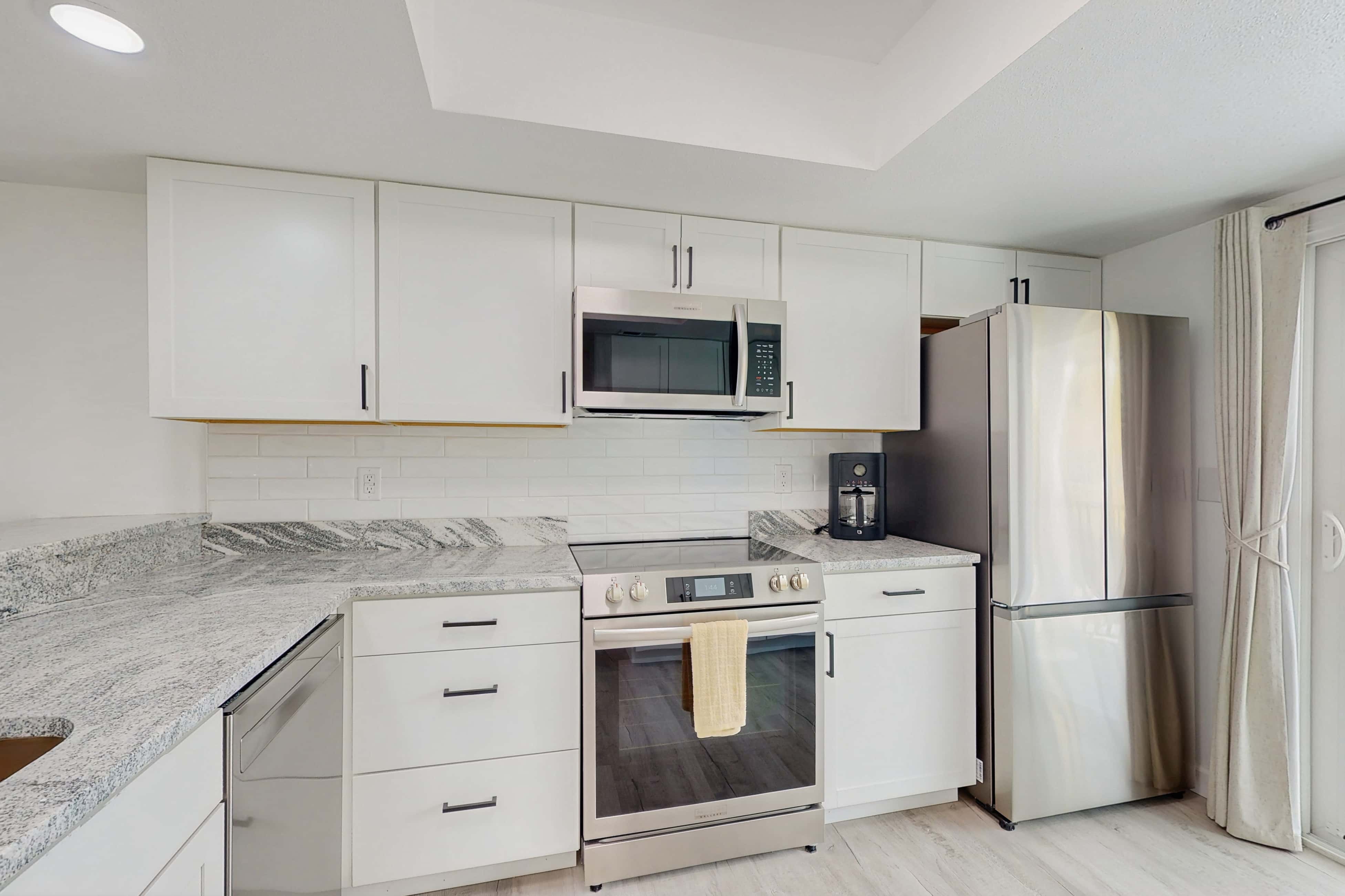 Spacious and dog friendly close to the Gulf and beaches AC WIFI and WD