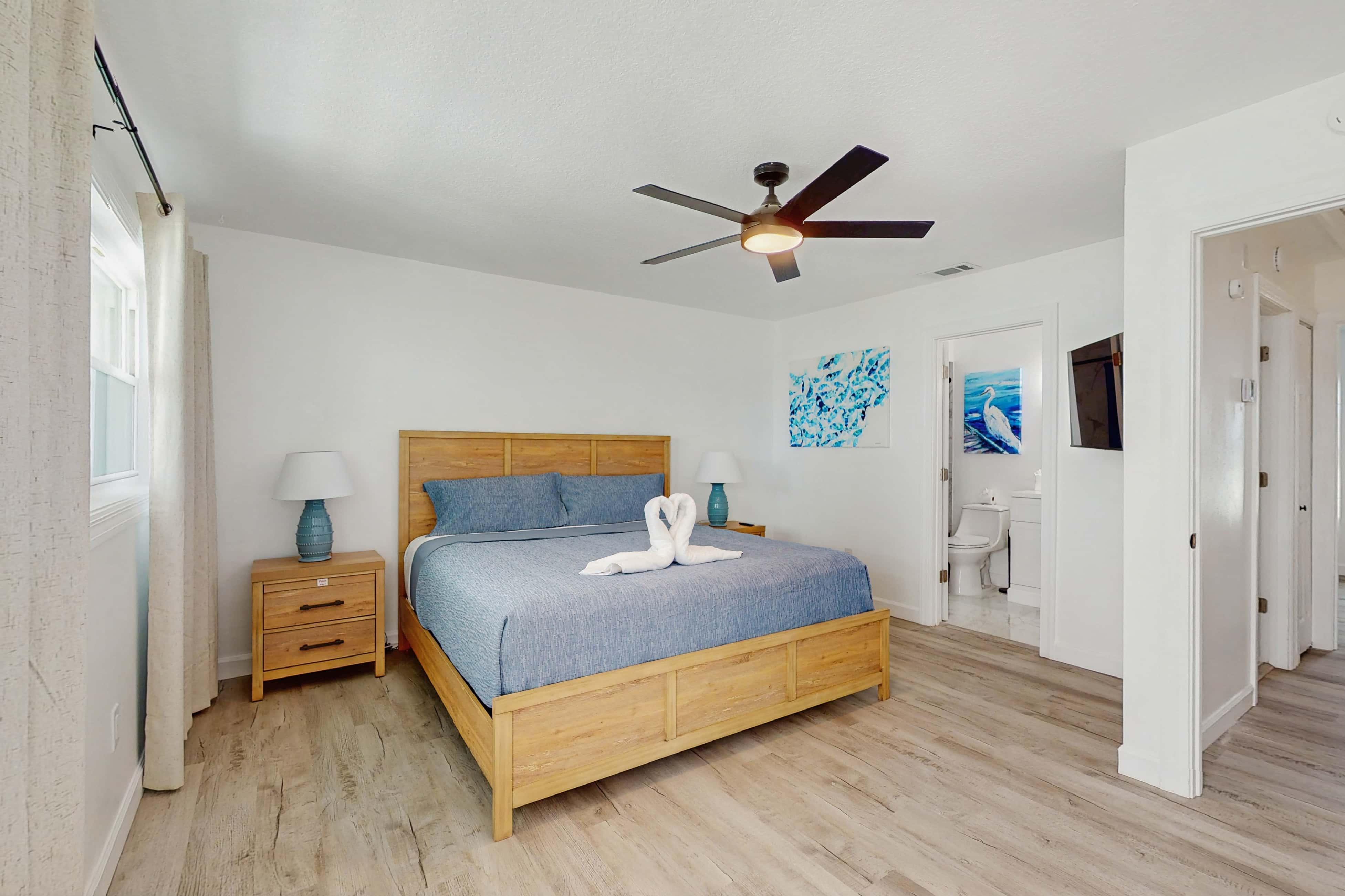 Spacious and dog friendly close to the Gulf and beaches AC WIFI and WD