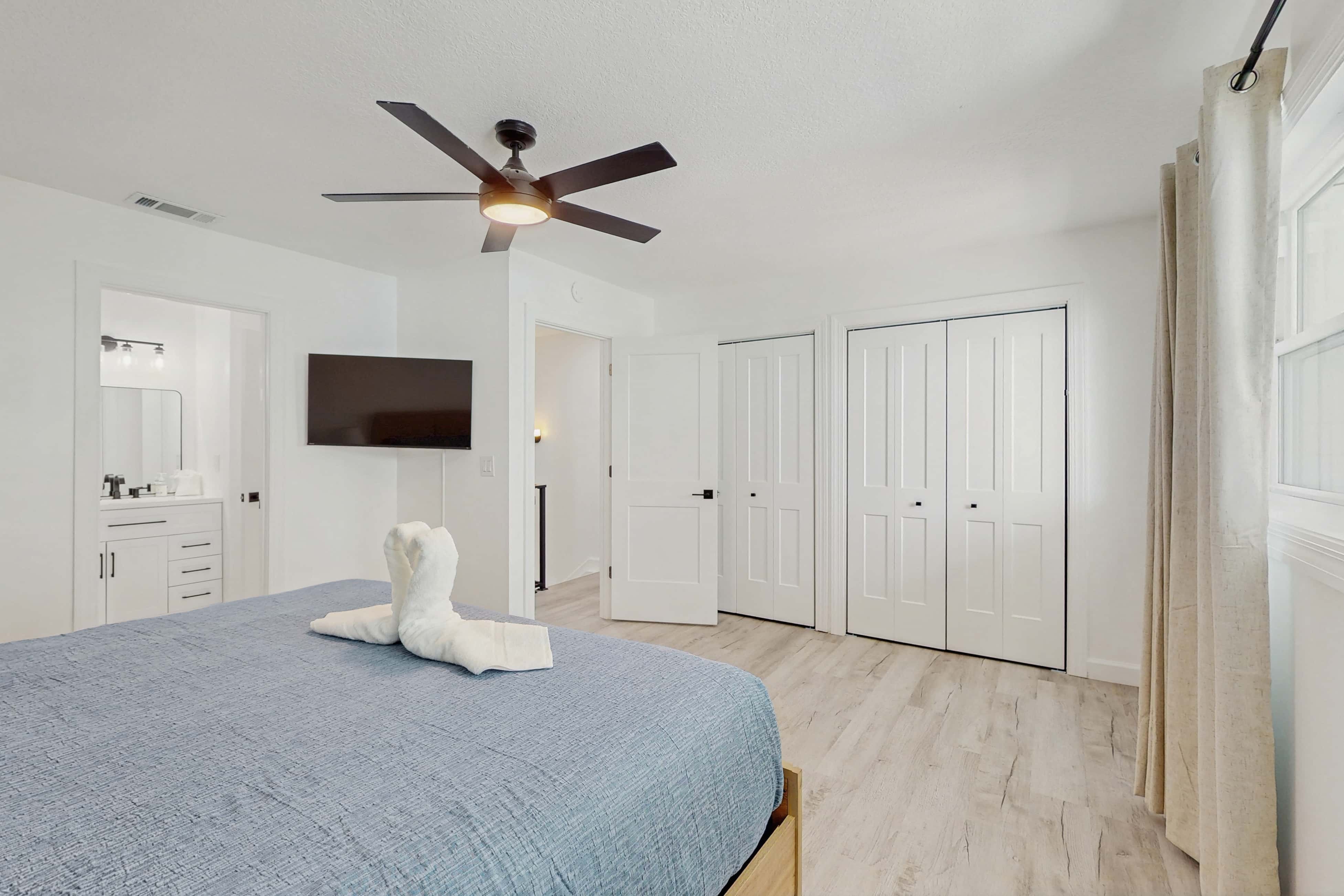 Spacious and dog friendly close to the Gulf and beaches AC WIFI and WD