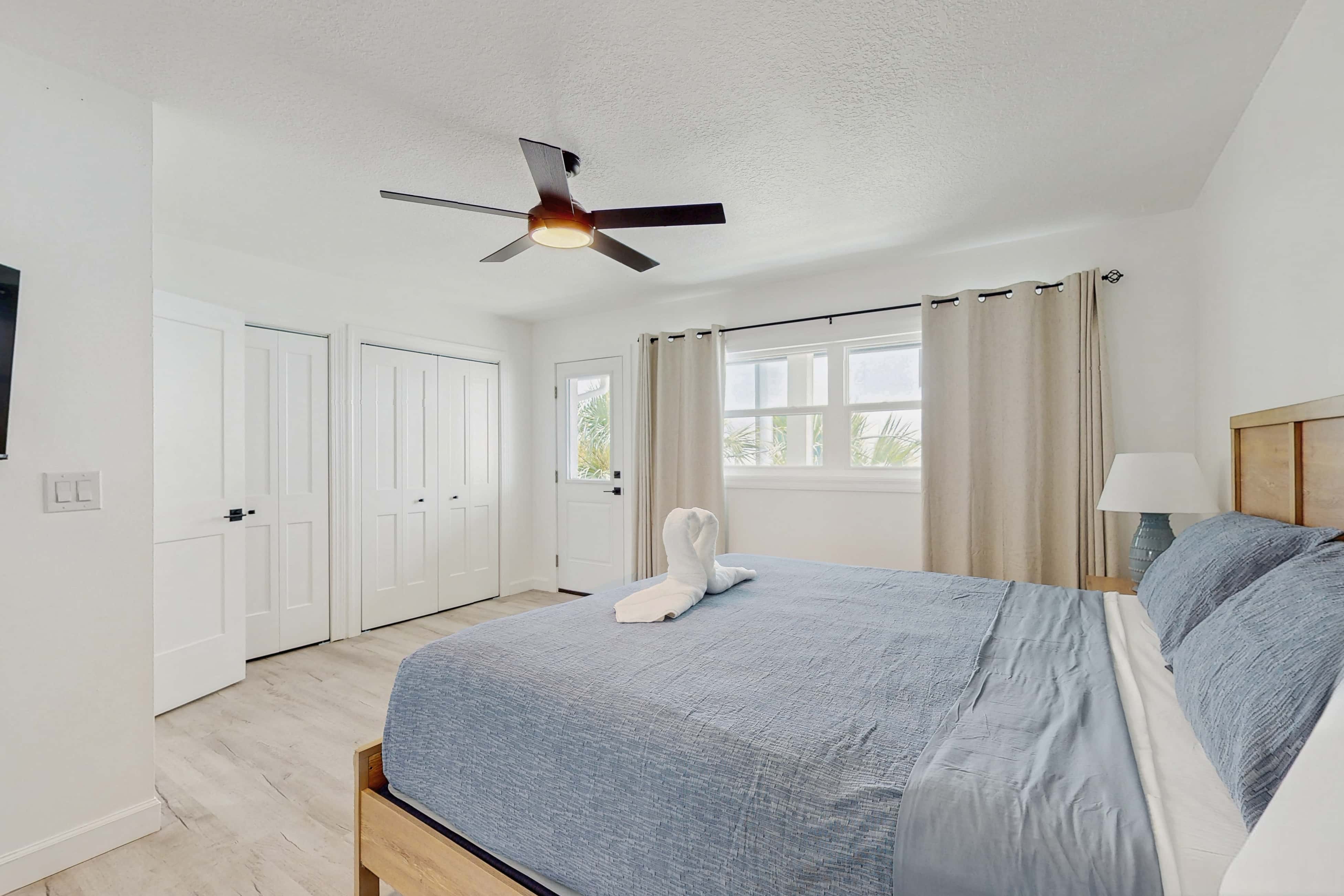 Spacious and dog friendly close to the Gulf and beaches AC WIFI and WD