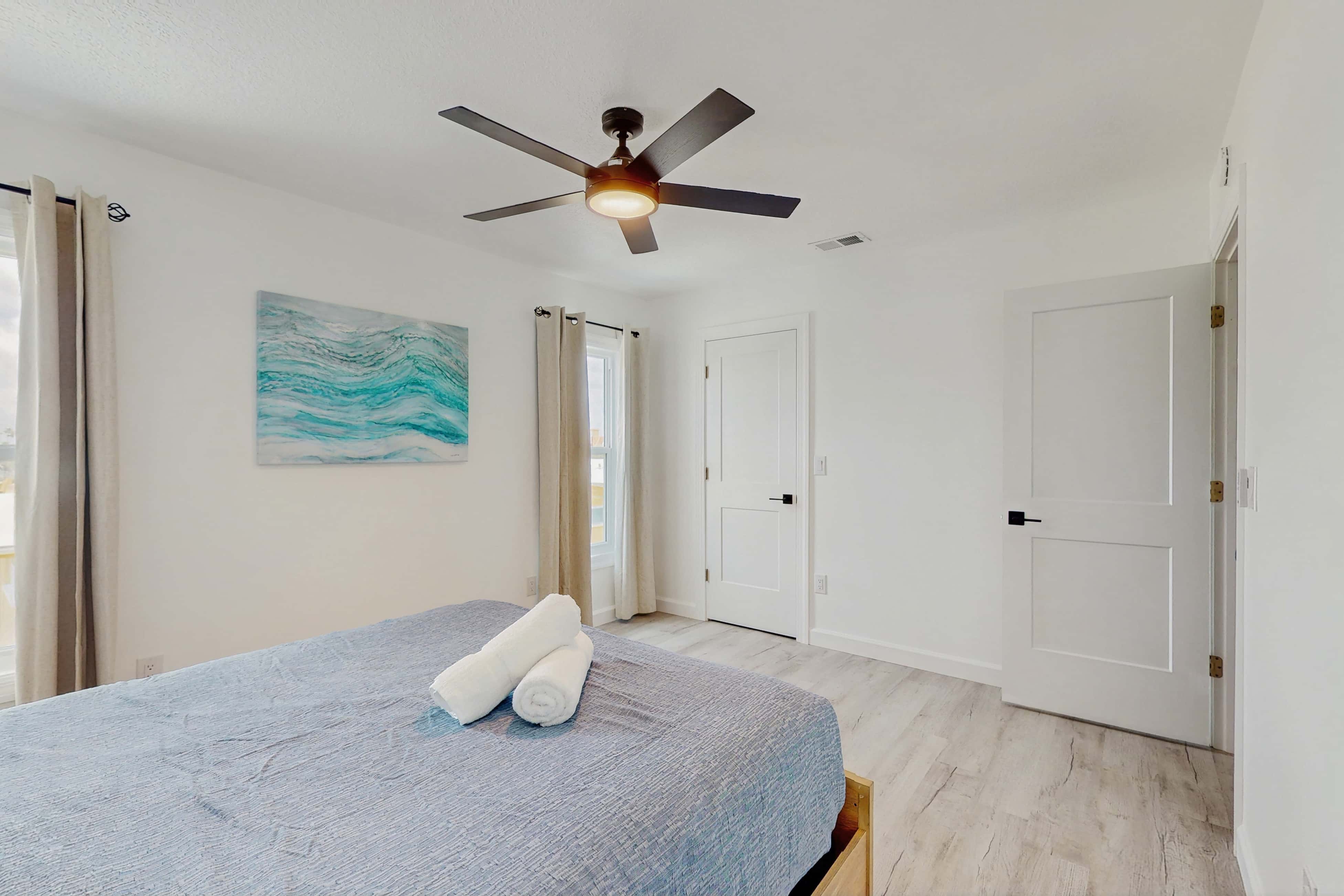 Spacious and dog friendly close to the Gulf and beaches AC WIFI and WD