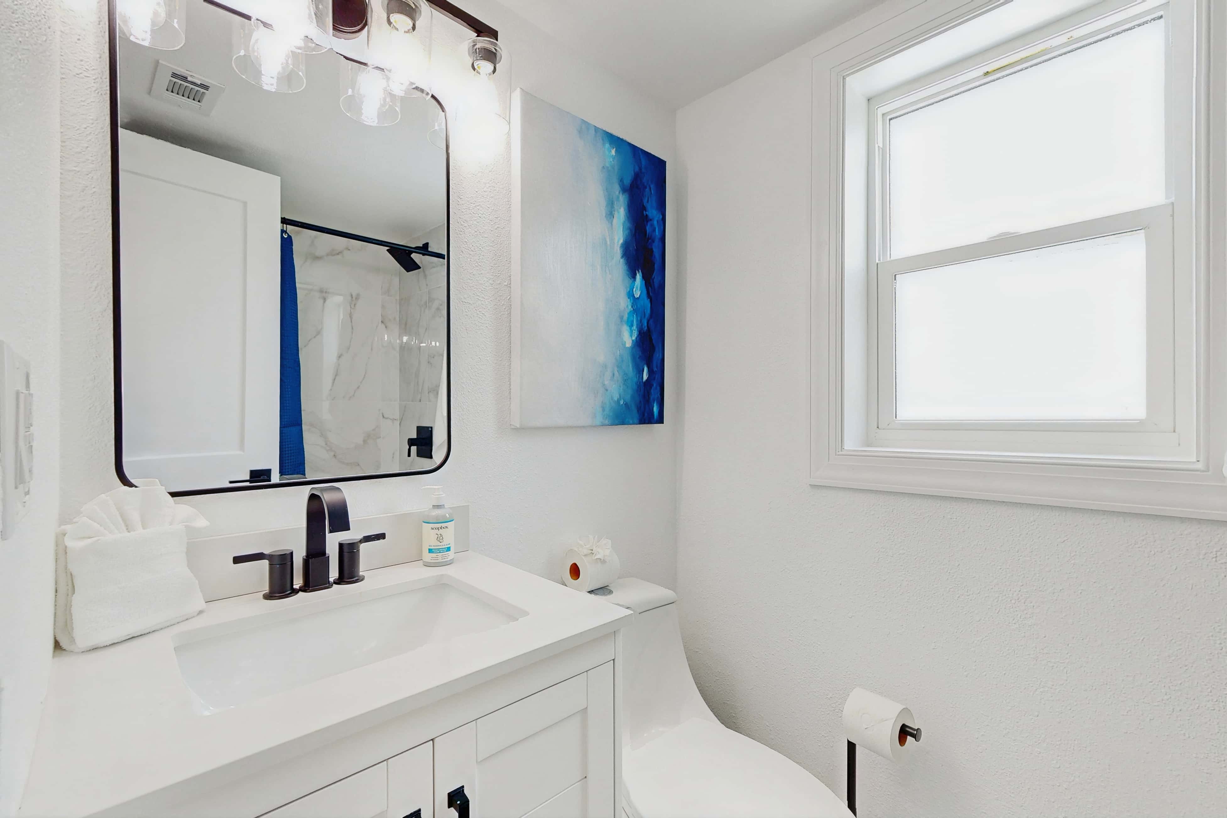 Spacious and dog friendly close to the Gulf and beaches AC WIFI and WD