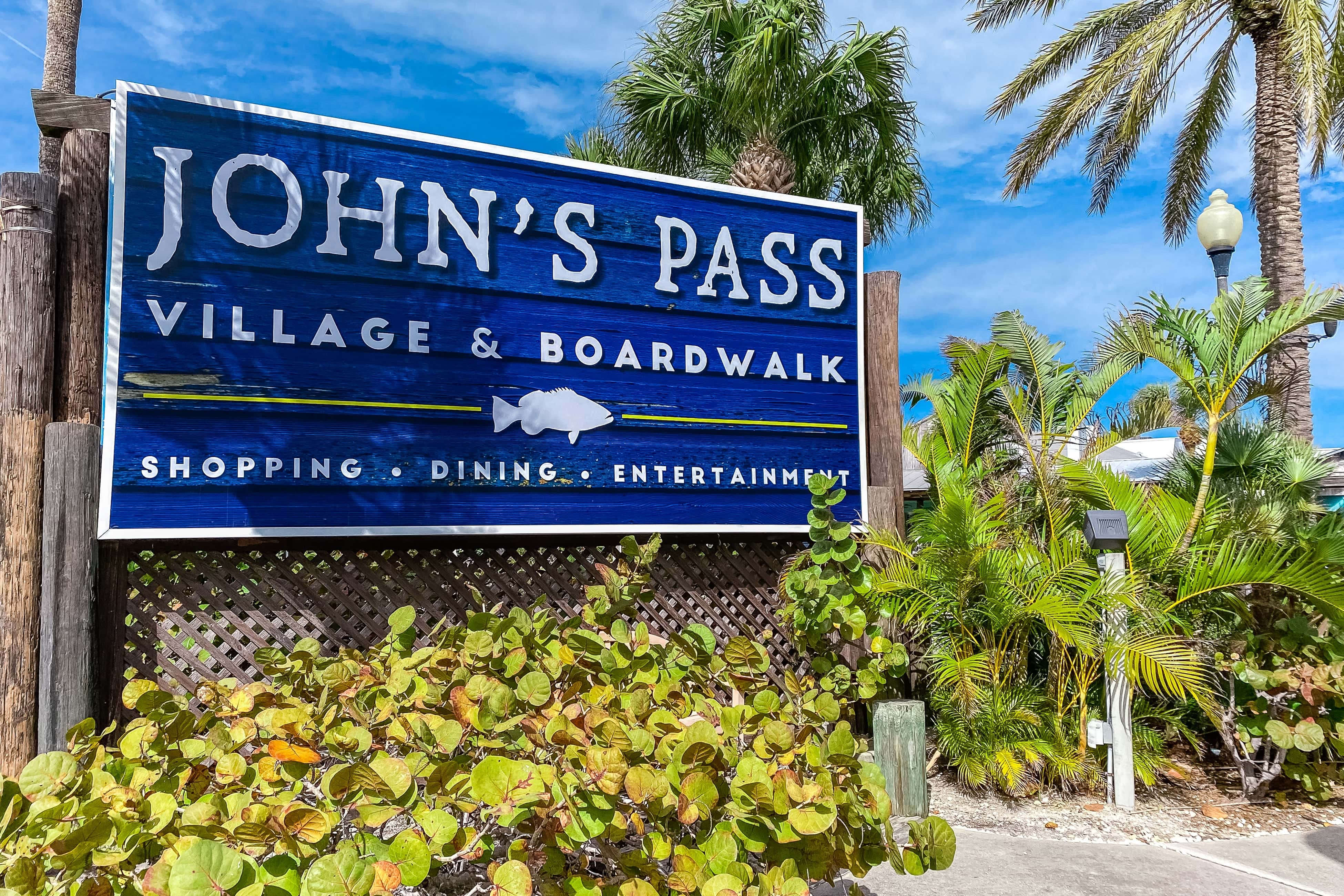 Spacious and dog friendly close to the Gulf and beaches AC WIFI and WD