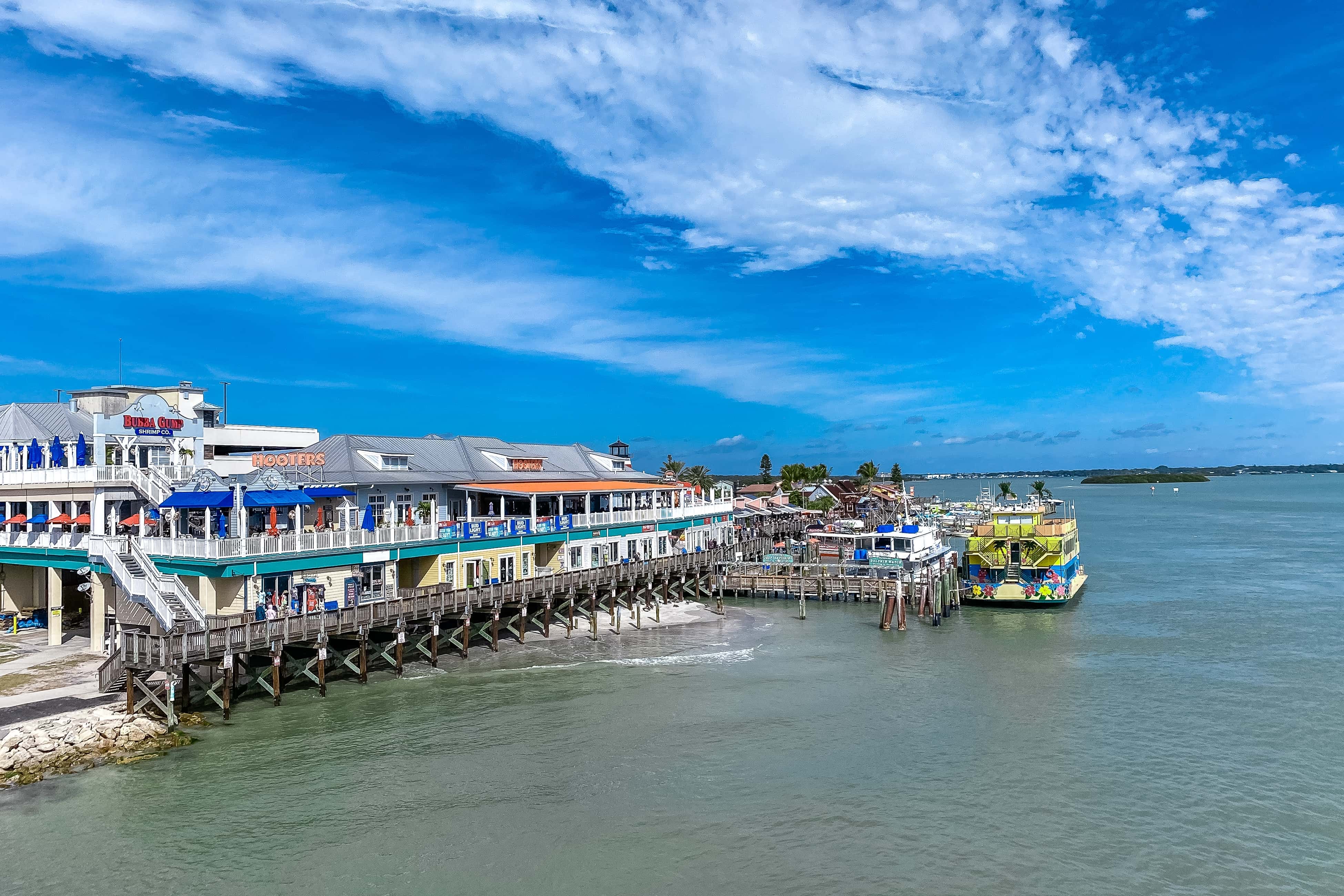 Spacious and dog friendly close to the Gulf and beaches AC WIFI and WD