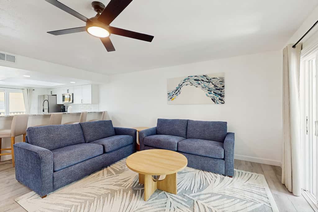 Modern dog friendly townhome close to the Gulf and beaches shopping and dining