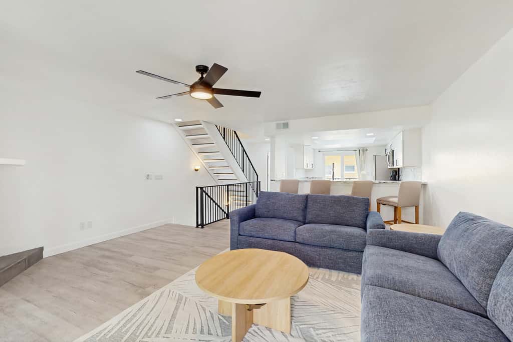 Modern dog friendly townhome close to the Gulf and beaches shopping and dining