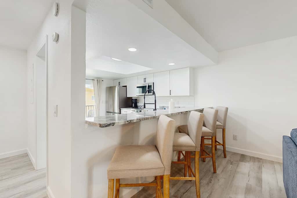 Modern dog friendly townhome close to the Gulf and beaches shopping and dining