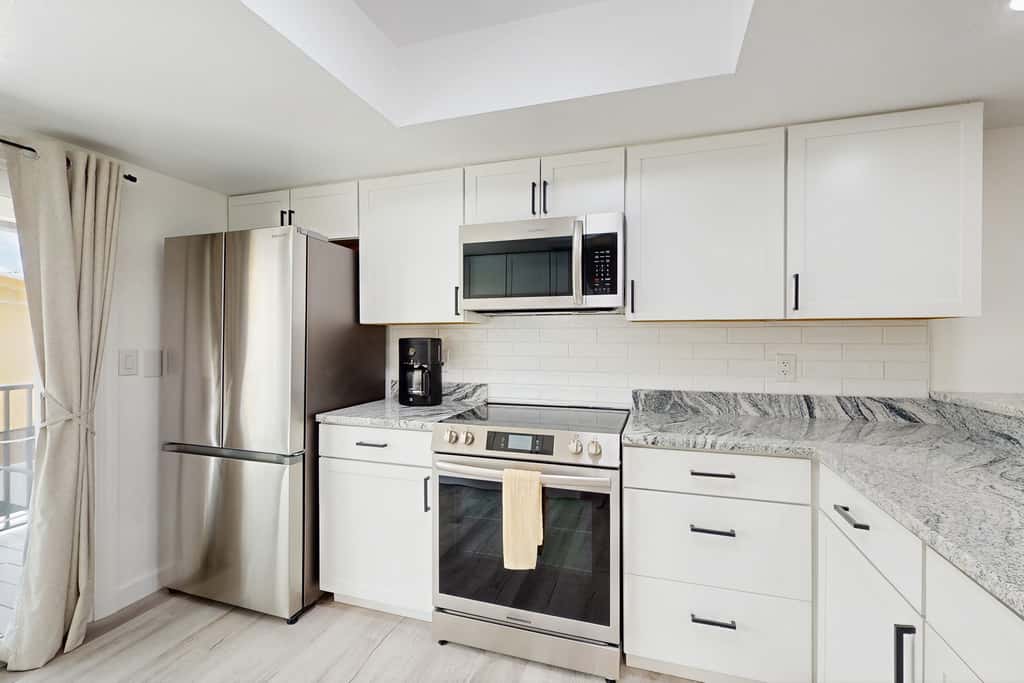 Modern dog friendly townhome close to the Gulf and beaches shopping and dining