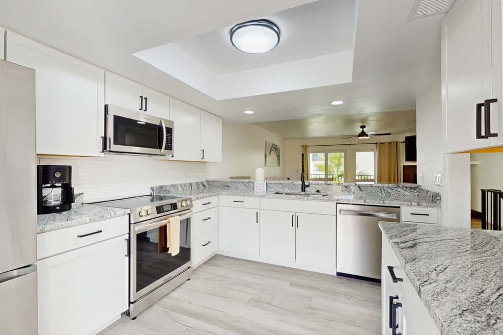 Modern dog friendly townhome close to the Gulf and beaches shopping and dining