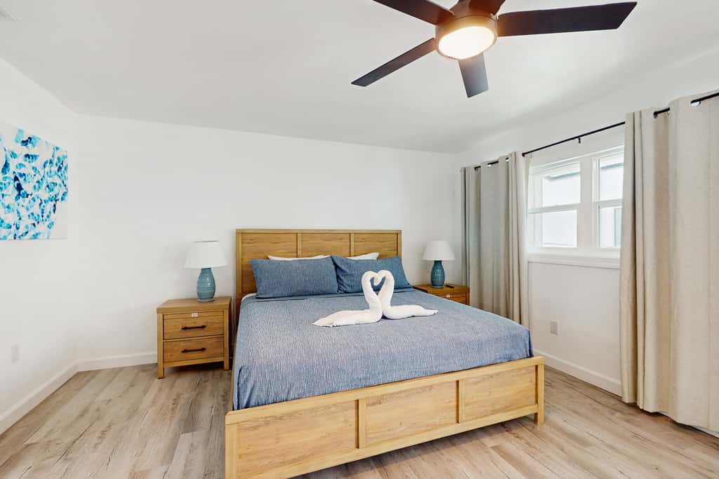 Modern dog friendly townhome close to the Gulf and beaches shopping and dining