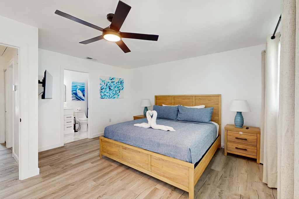 Modern dog friendly townhome close to the Gulf and beaches shopping and dining