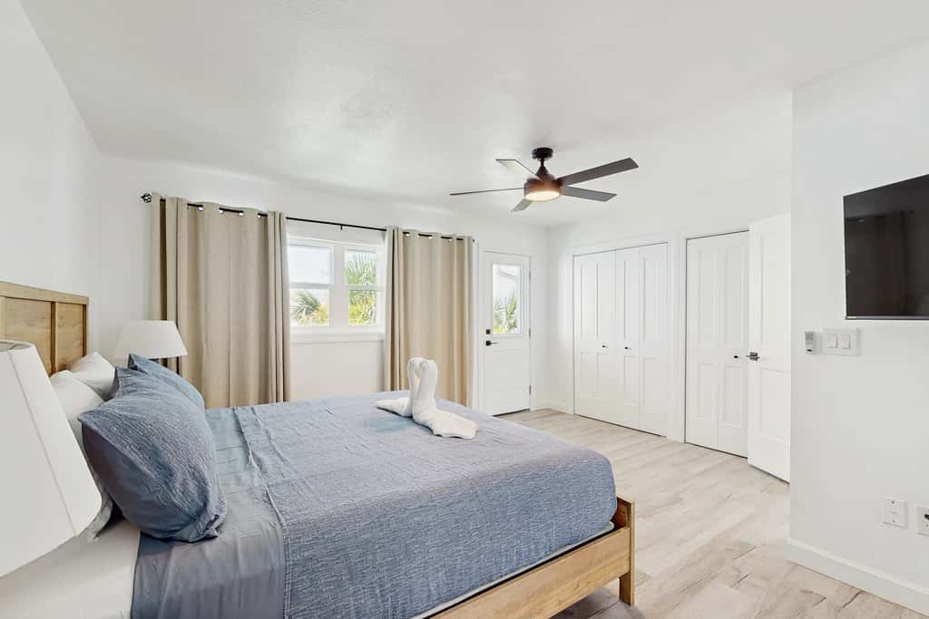 Modern dog friendly townhome close to the Gulf and beaches shopping and dining