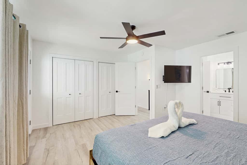 Modern dog friendly townhome close to the Gulf and beaches shopping and dining