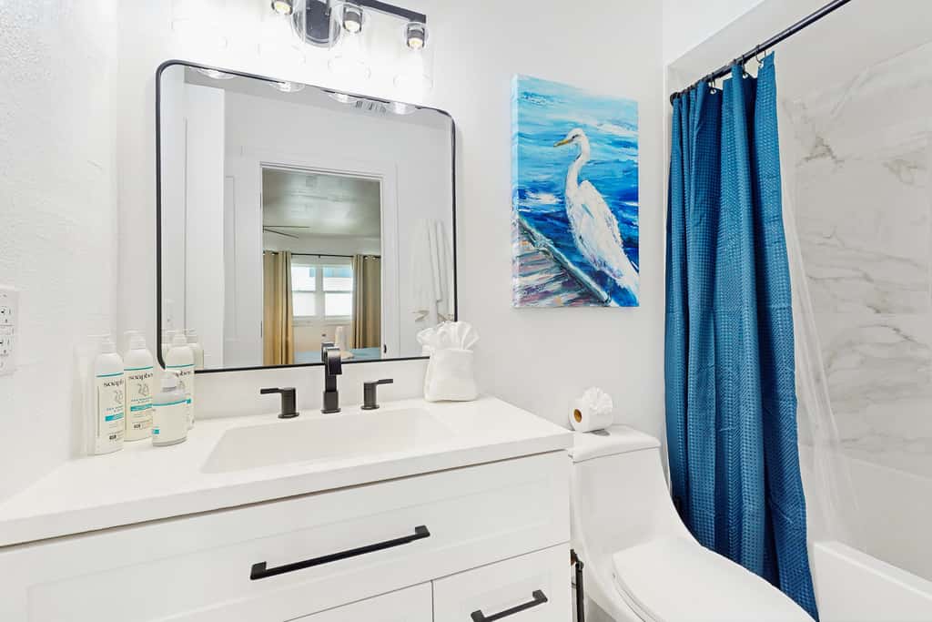 Modern dog friendly townhome close to the Gulf and beaches shopping and dining