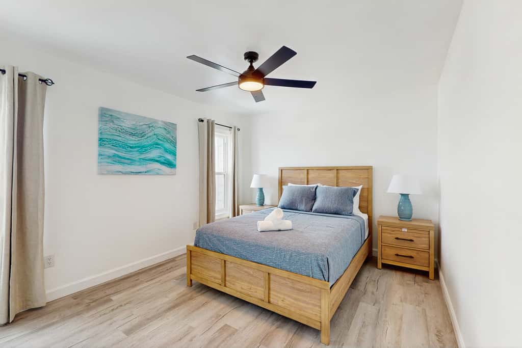 Modern dog friendly townhome close to the Gulf and beaches shopping and dining