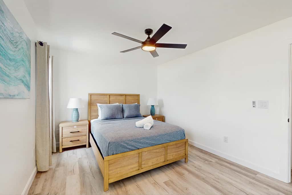Modern dog friendly townhome close to the Gulf and beaches shopping and dining