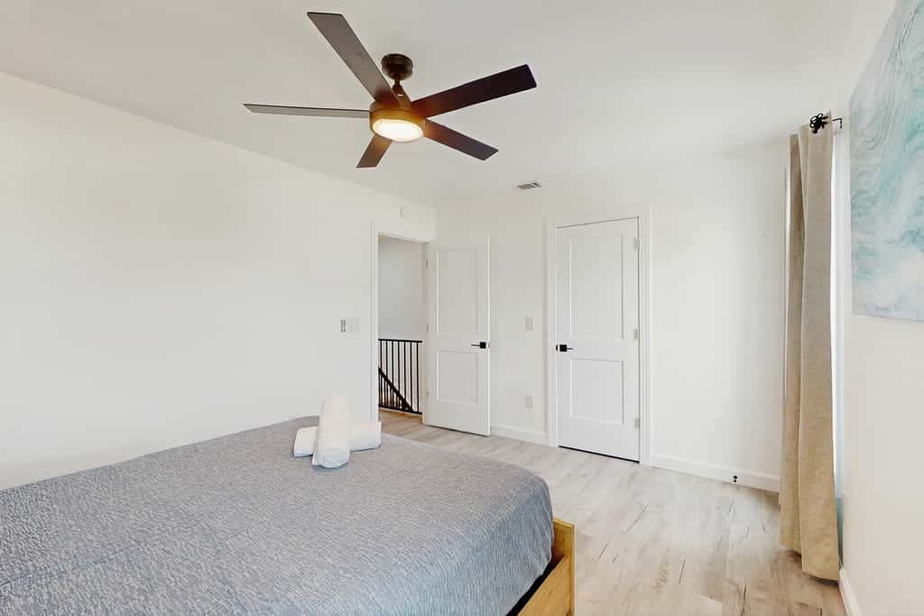 Modern dog friendly townhome close to the Gulf and beaches shopping and dining