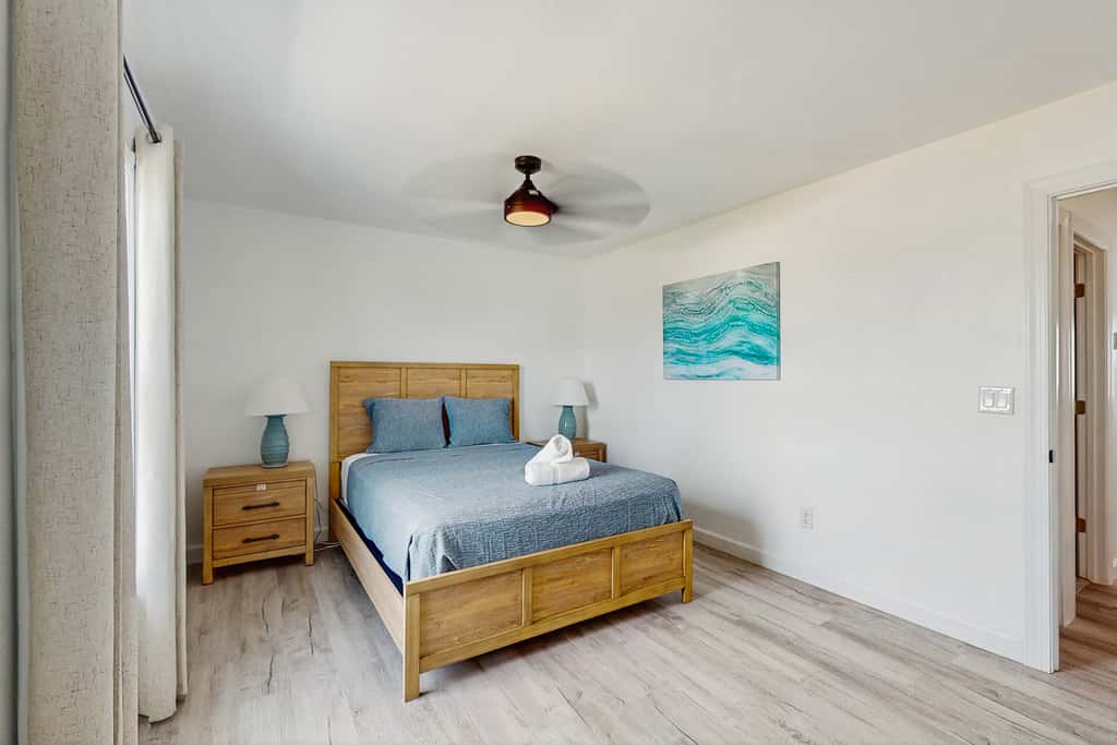 Family and dog friendly steps to the Gulf and beaches shared putting green AC