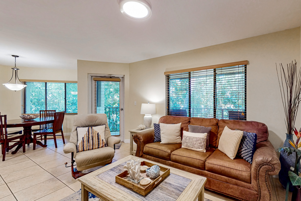 Top floor Condo with on site pool hot tub grills gym and private balcony