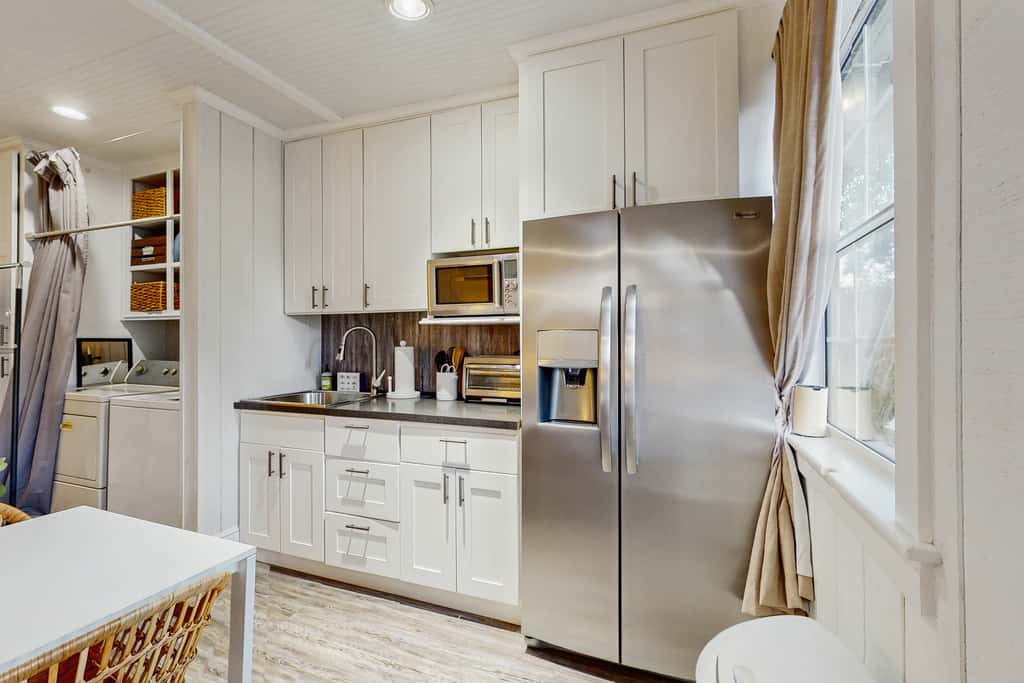 Dog friendly cottage near downtown Tampa and attractions with central AC and WD
