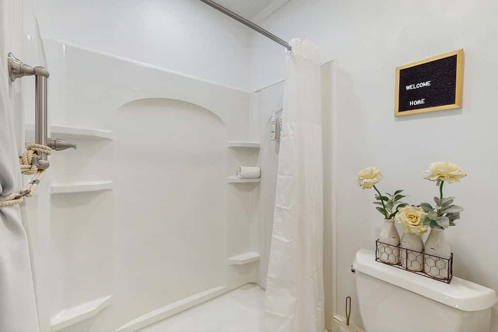 Dog friendly cottage near downtown Tampa and attractions with central AC and WD