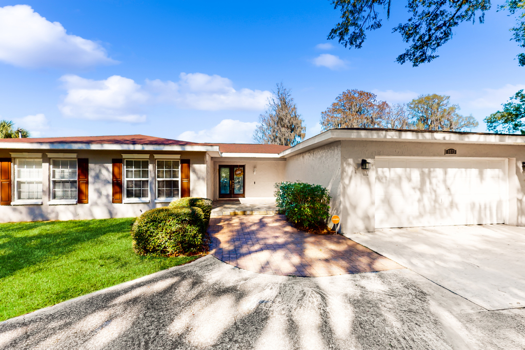 Riverfront home near downtown Tampa with panoramic river views streaming WD