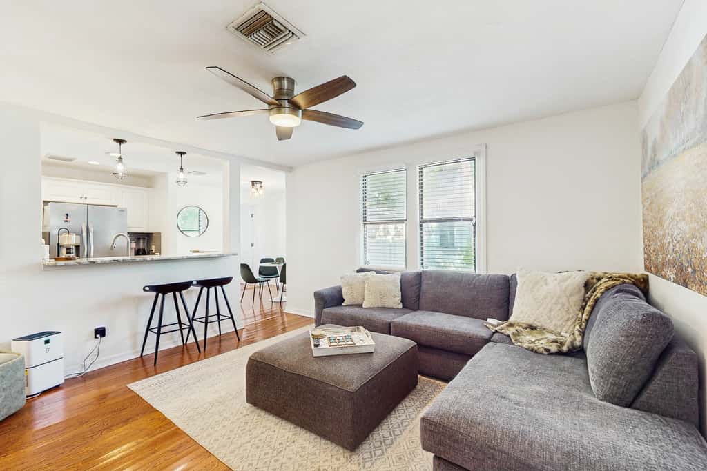 Dog friendly bungalow with a fenced yard deck washer dryer and AC