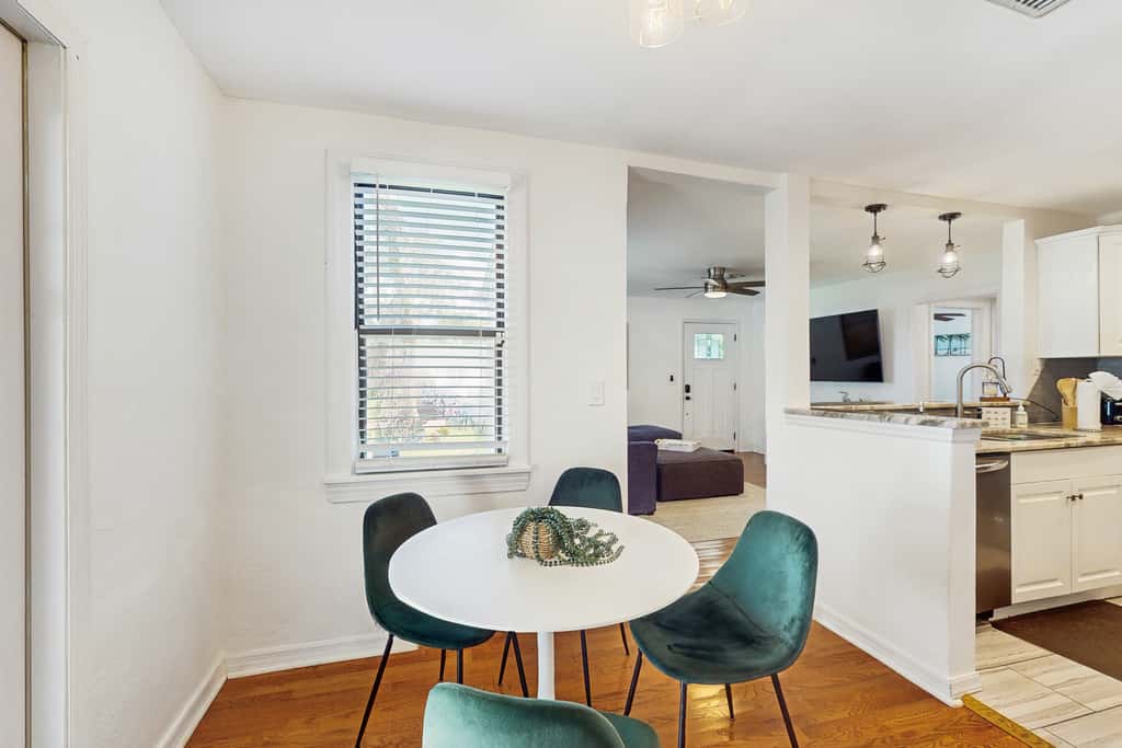 Dog friendly bungalow with a fenced yard deck washer dryer and AC