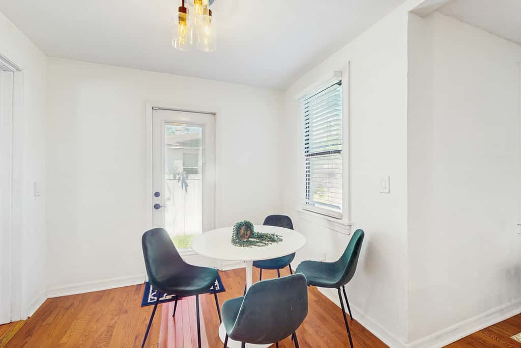 Dog friendly bungalow with a fenced yard deck washer dryer and AC