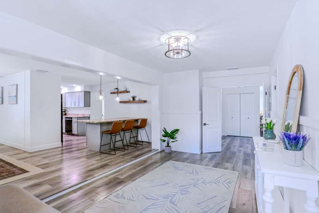 Large heated pool home with backyard oasis, AC and Wifi