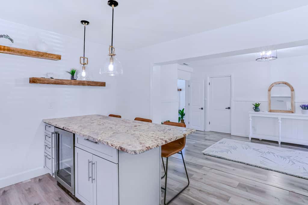 Large heated pool home with backyard oasis, AC and Wifi
